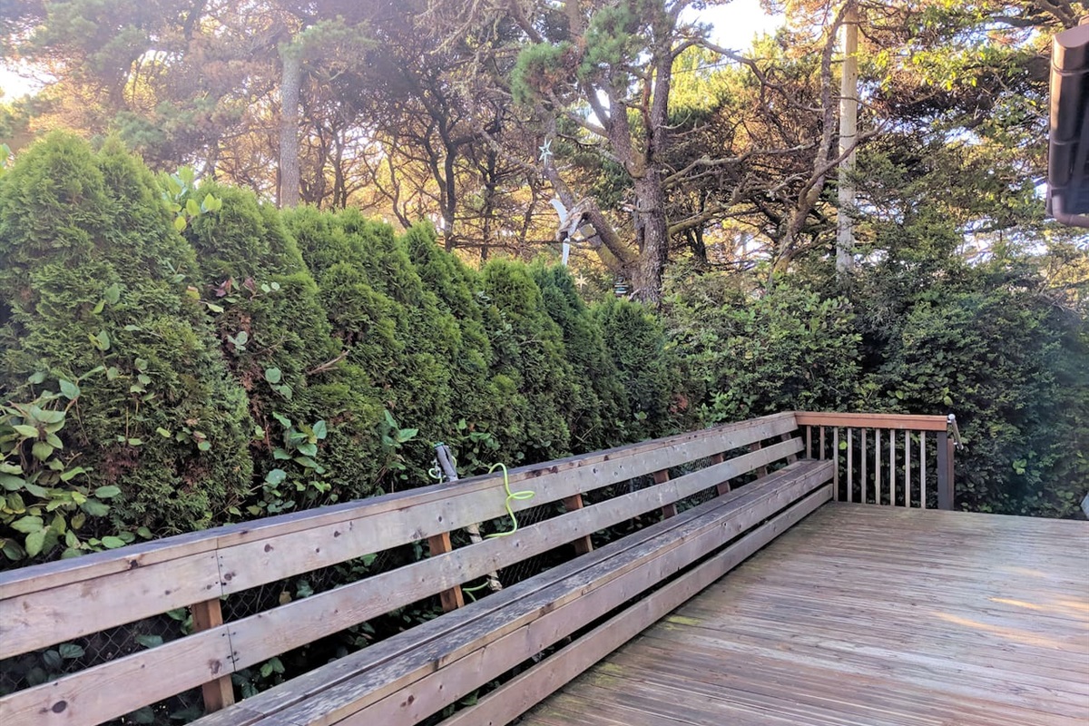 side deck with built in bench