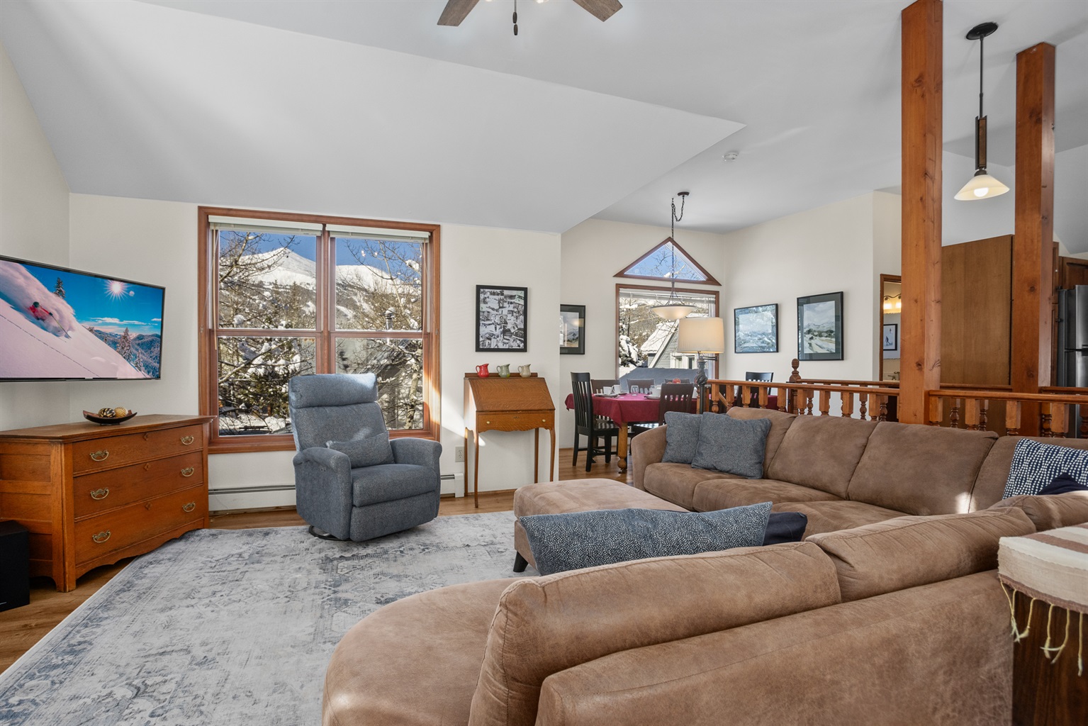 Living Room w/ Smart TV