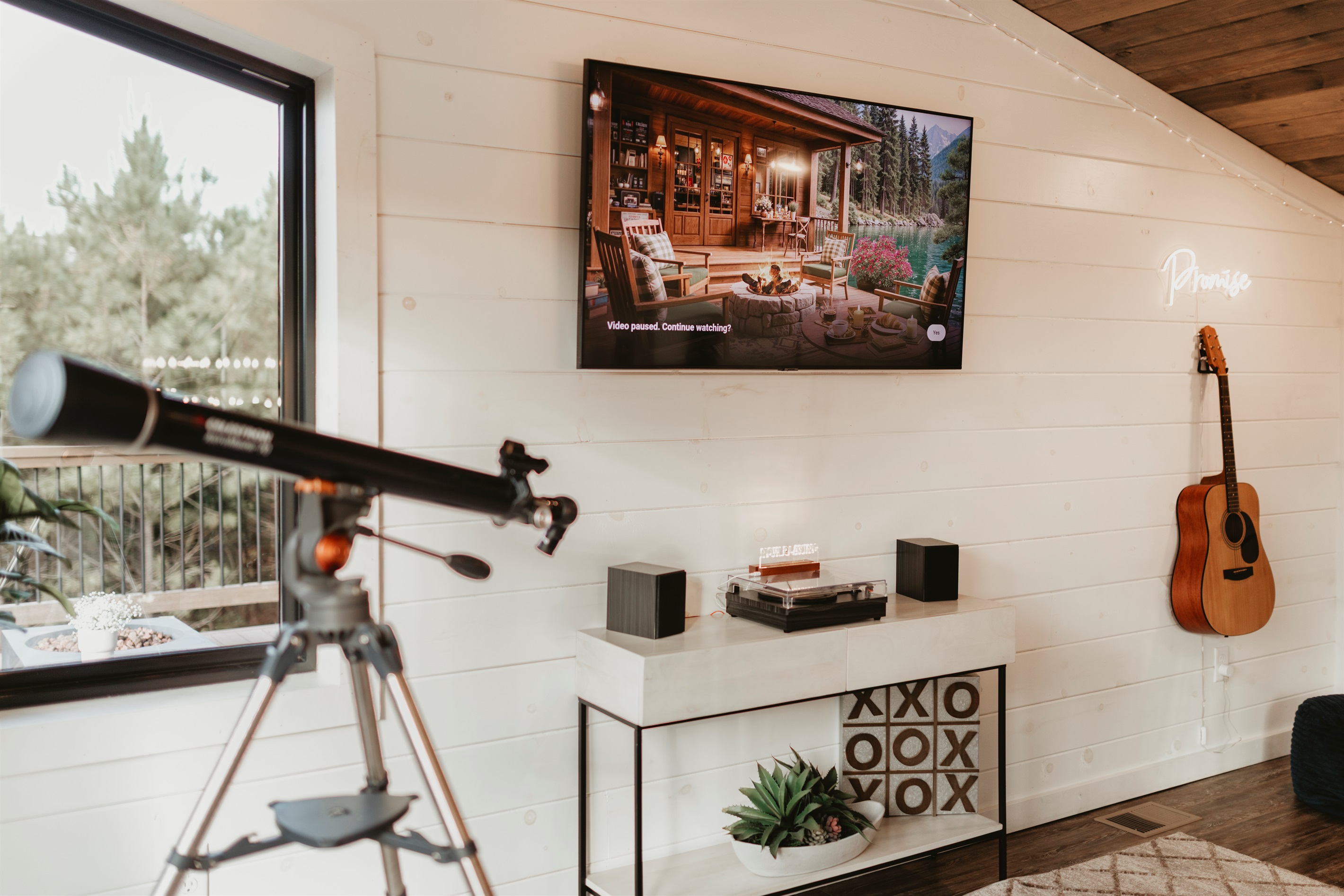 Game, music, and stargazing—this cozy corner has it all. Challenge friends with oversized tic-tac-toe, strum the guitar, or take in the stars through the telescope. A playful cabin space for all ages.