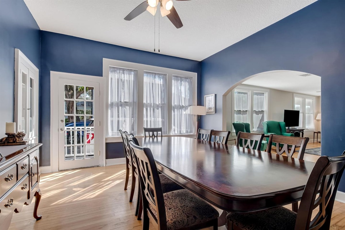 Dining Room (Seating for 12)