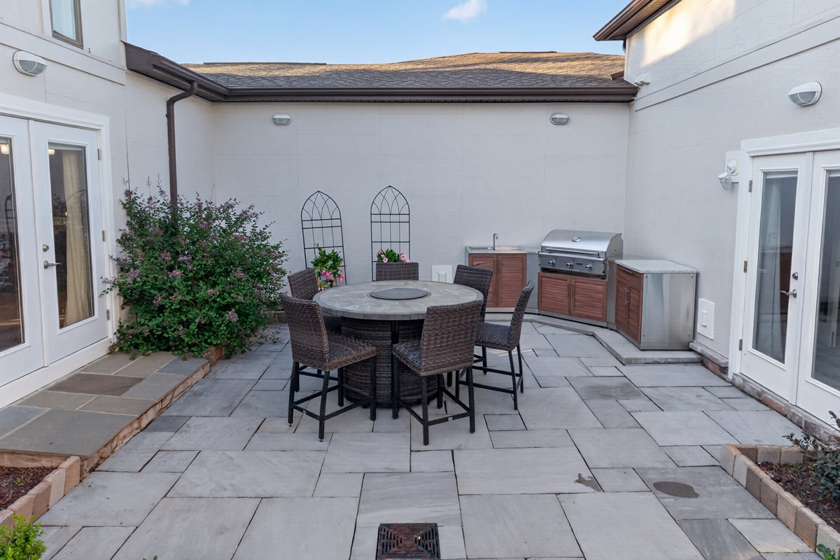 Outdoor dining with fire table- perfect for unforgettable evenings