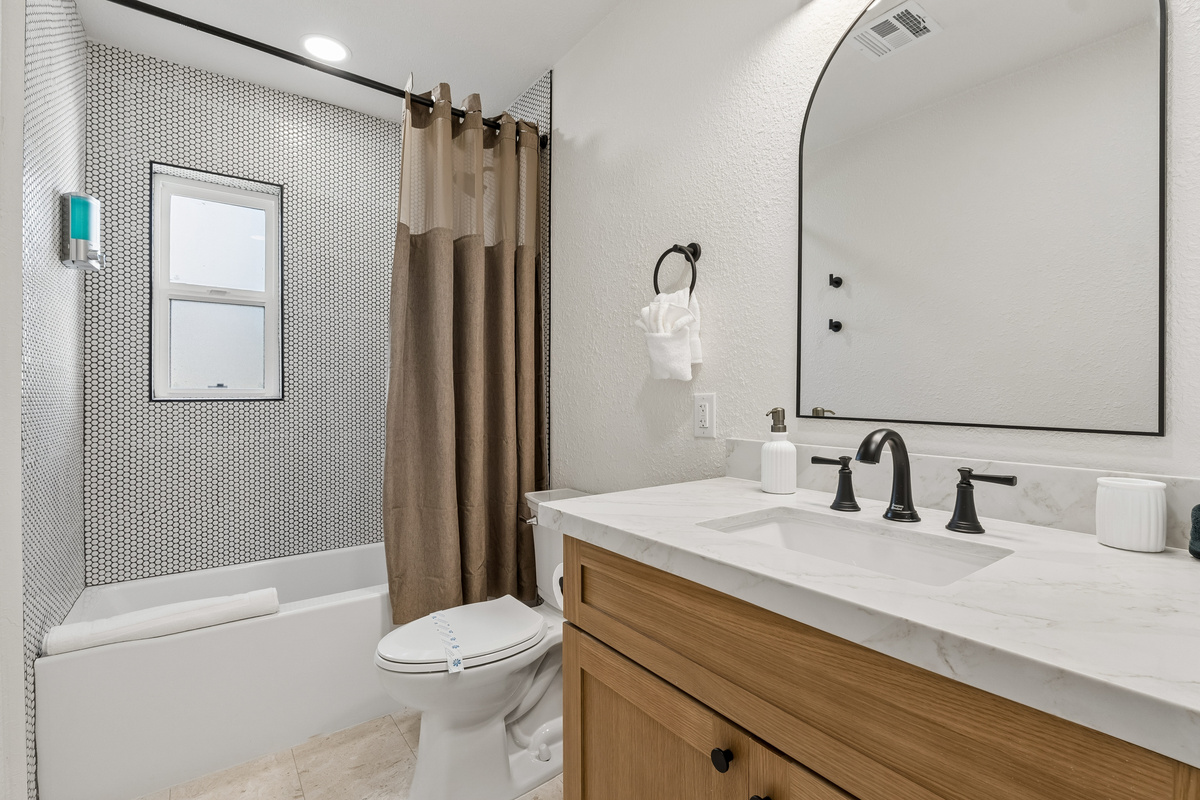 You'll clean up NICE in this hall bathroom with tub/shower combo.