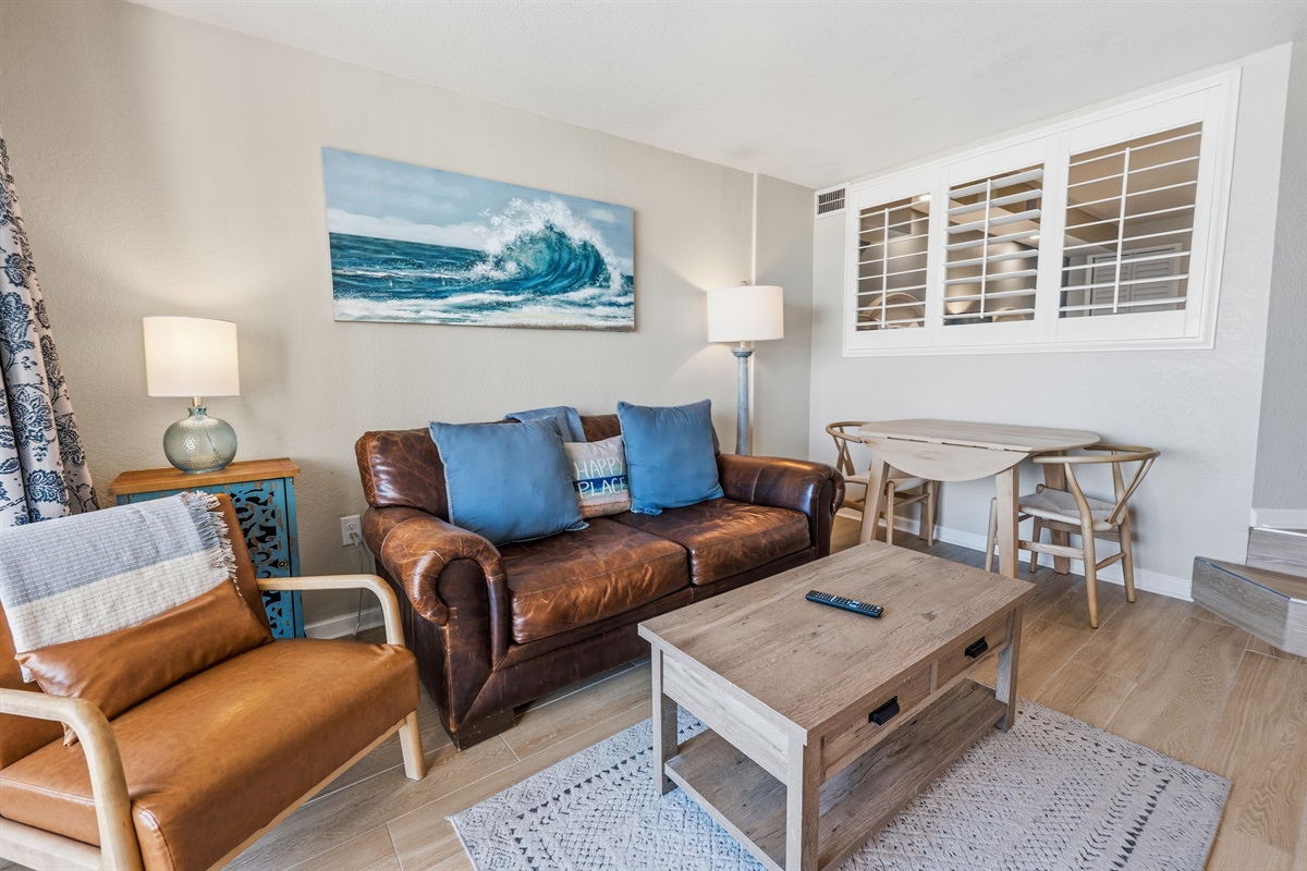 Amazing Living Room with Stunning Views🌊☀️