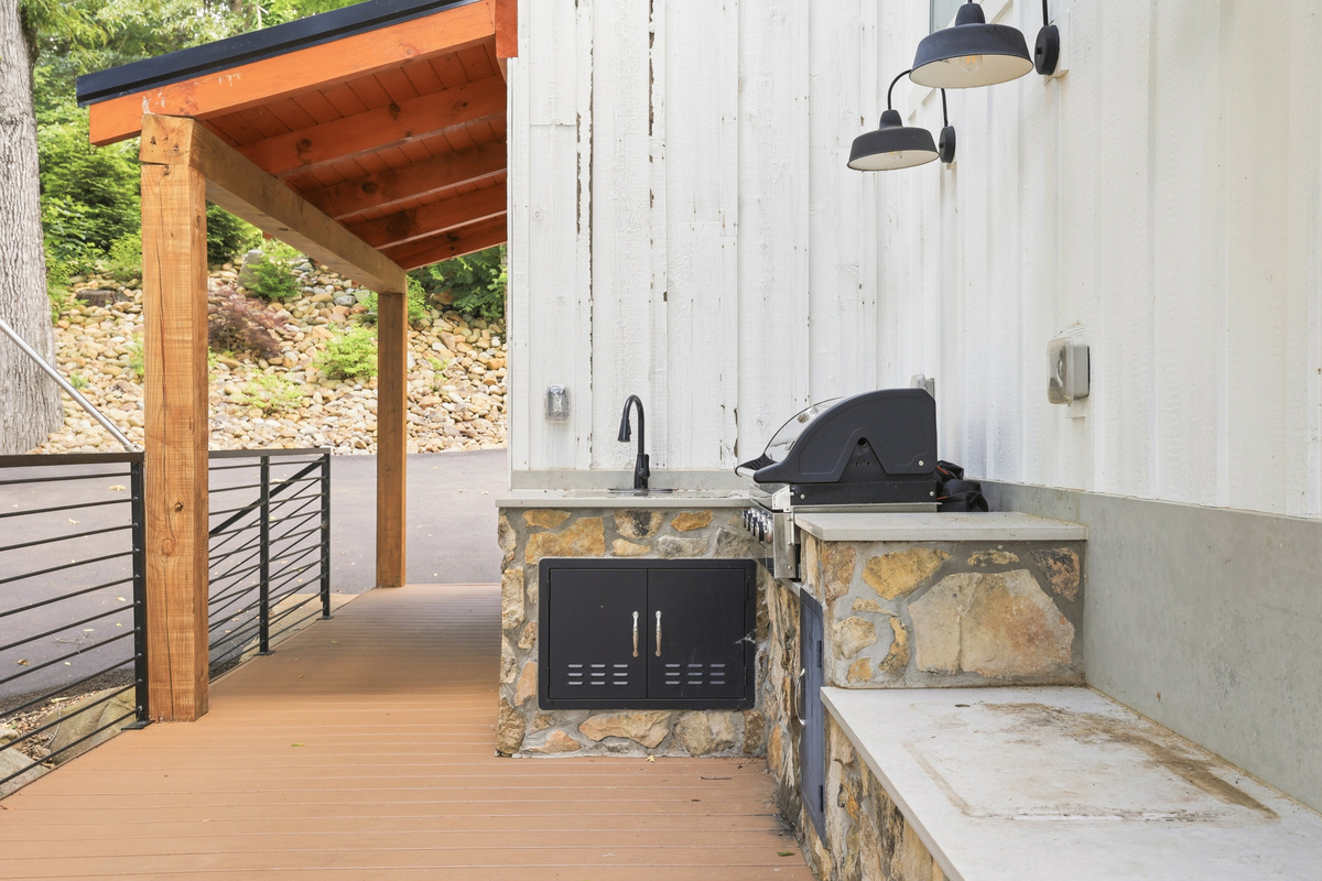 Outdoor Kitchen