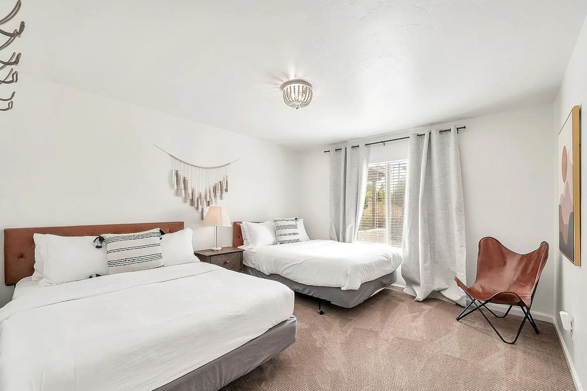 Thunderbird Home photo 16