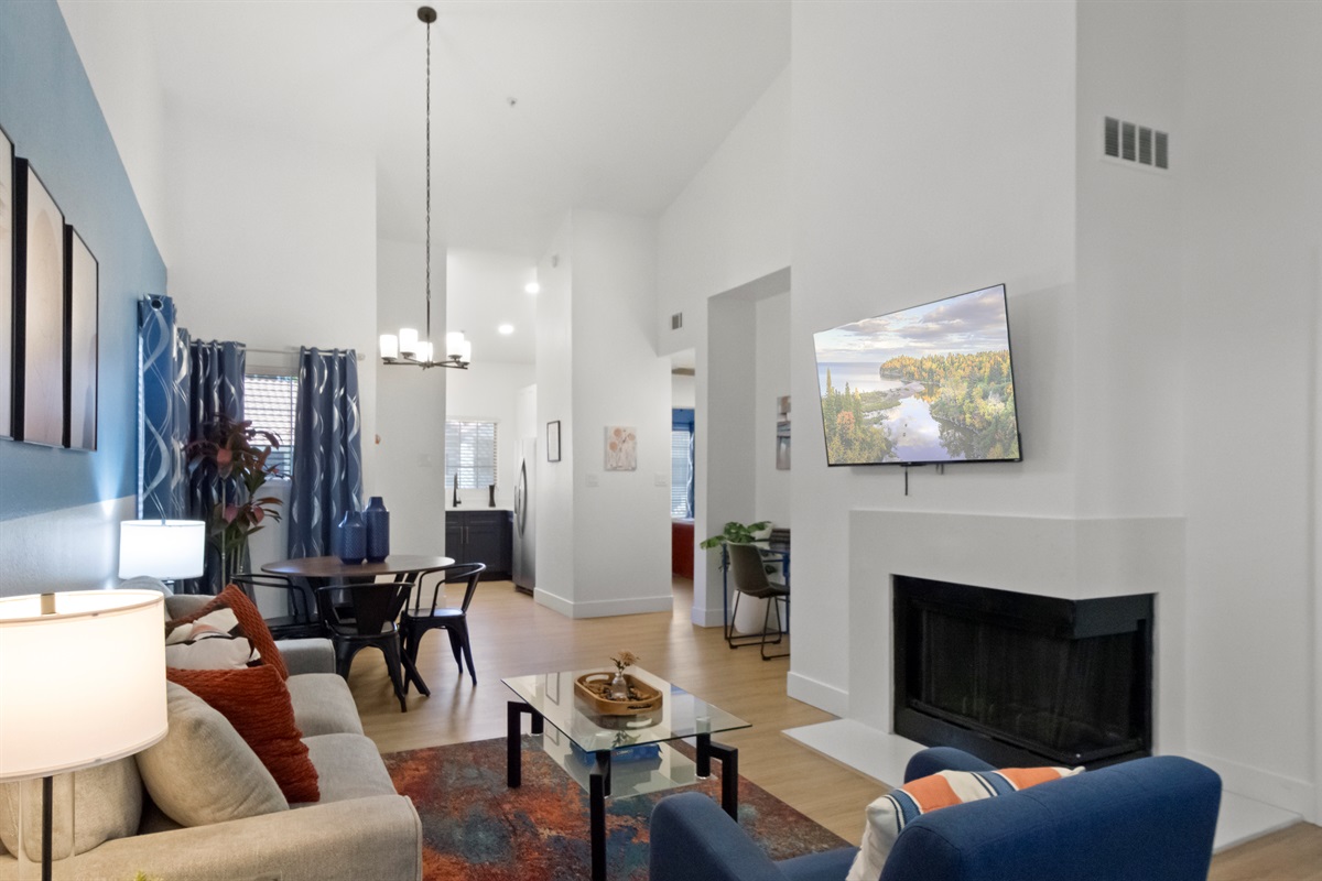 The space combines modern aesthetics with cozy functionality, featuring a Smart TV, fast Wi-Fi, and a warm, welcoming layout.