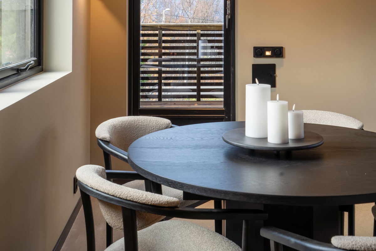 Dining area, the table can be pulled out for more space