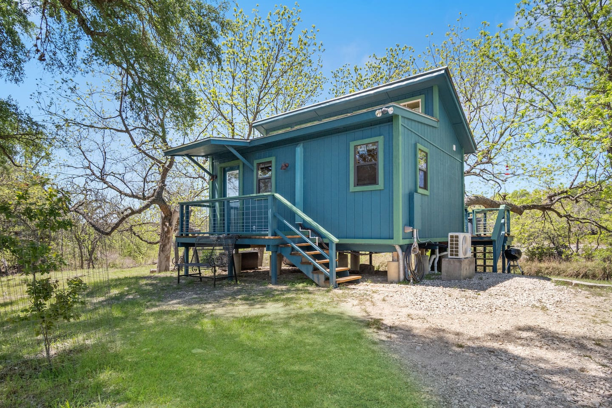 Bandera Stronghold - Crazy Horse Cabin, Bandera