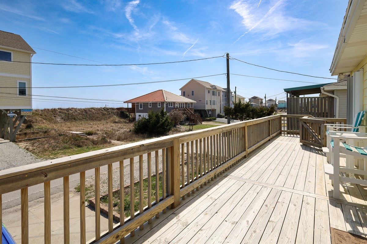 Spacious front deck with seating and neighborhood views