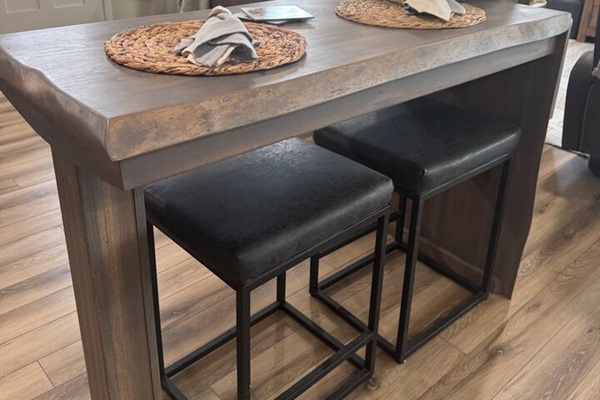 Upper level desert table