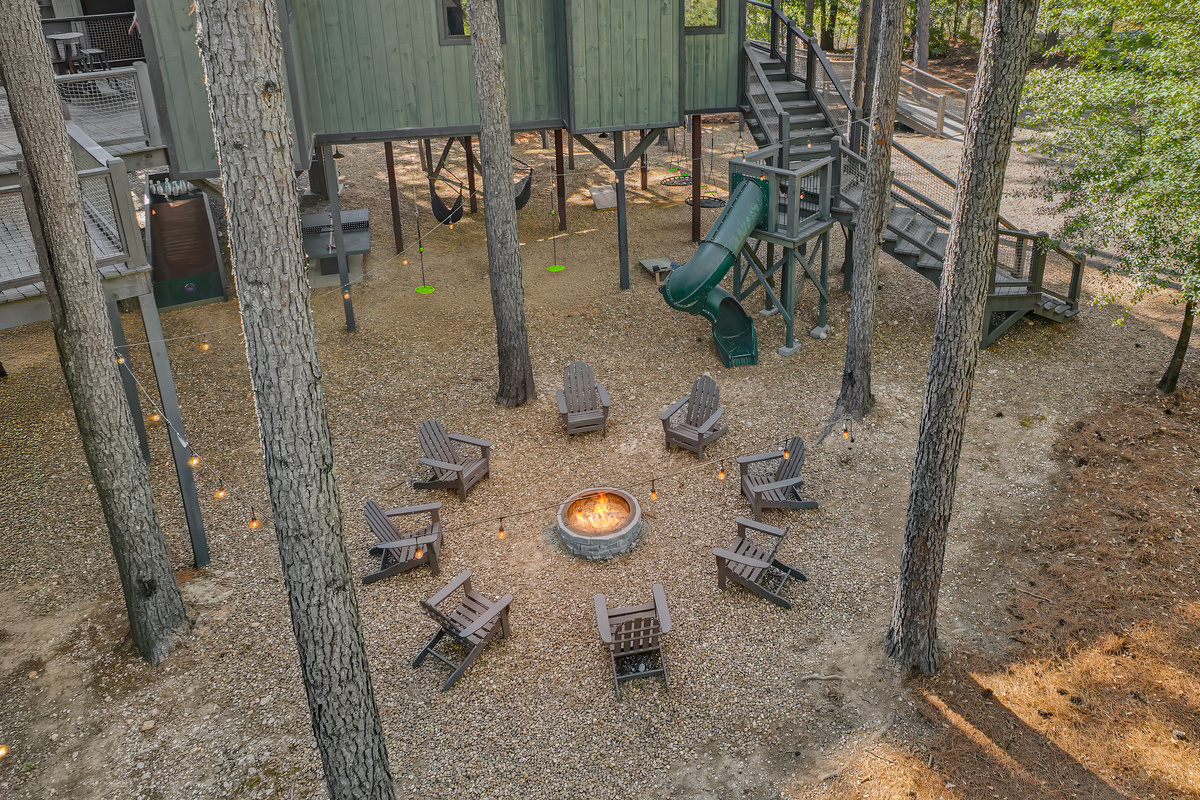 Gather around the firepit for s’mores, stories, and evenings beneath the Oklahoma sky.