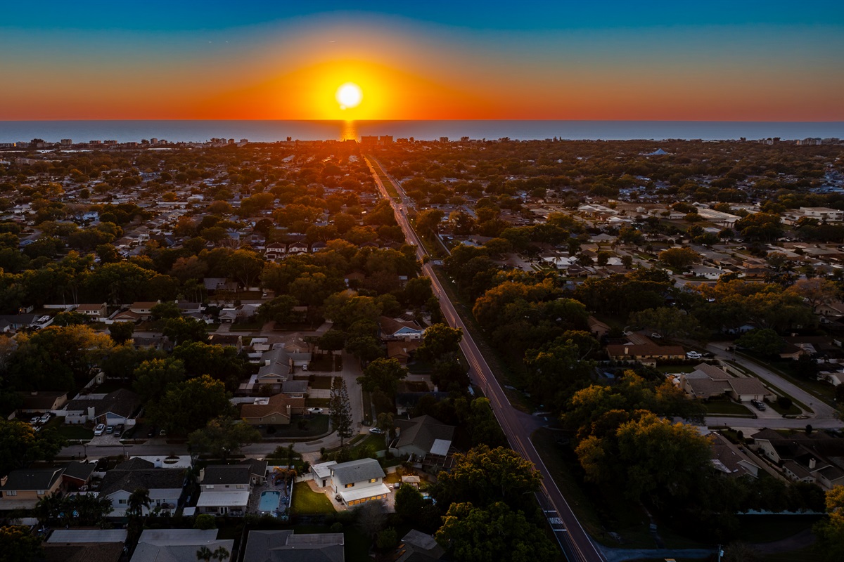 Short distance to the beach to catch a beautiful sunset!