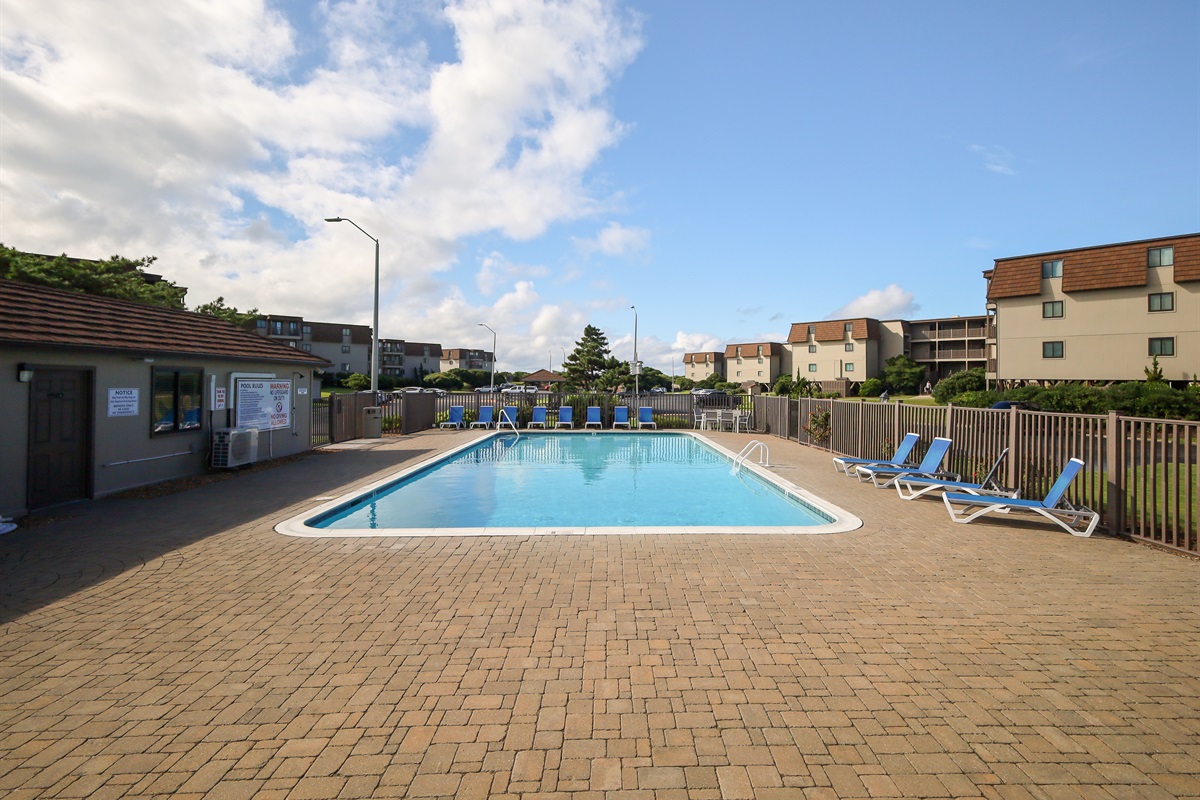 The horizon beckons, but so does this sparkling pool!