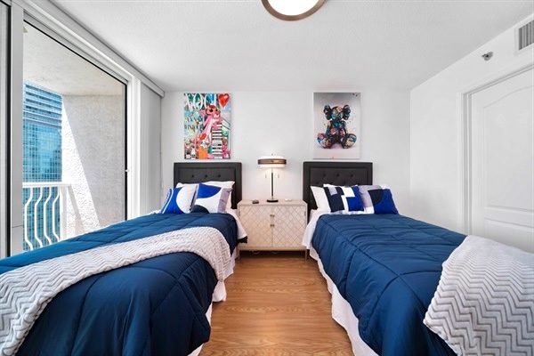 2nd bedroom with Twin XL beds
