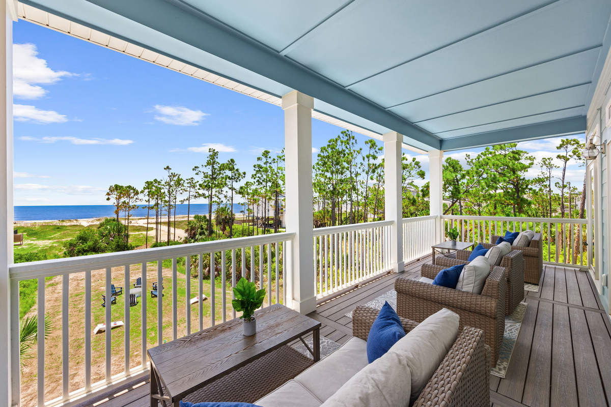 Stretch out on the expansive balcony with your favorite drink and enjoy unobstructed Gulf views, warm breezes, and unforgettable sunsets.