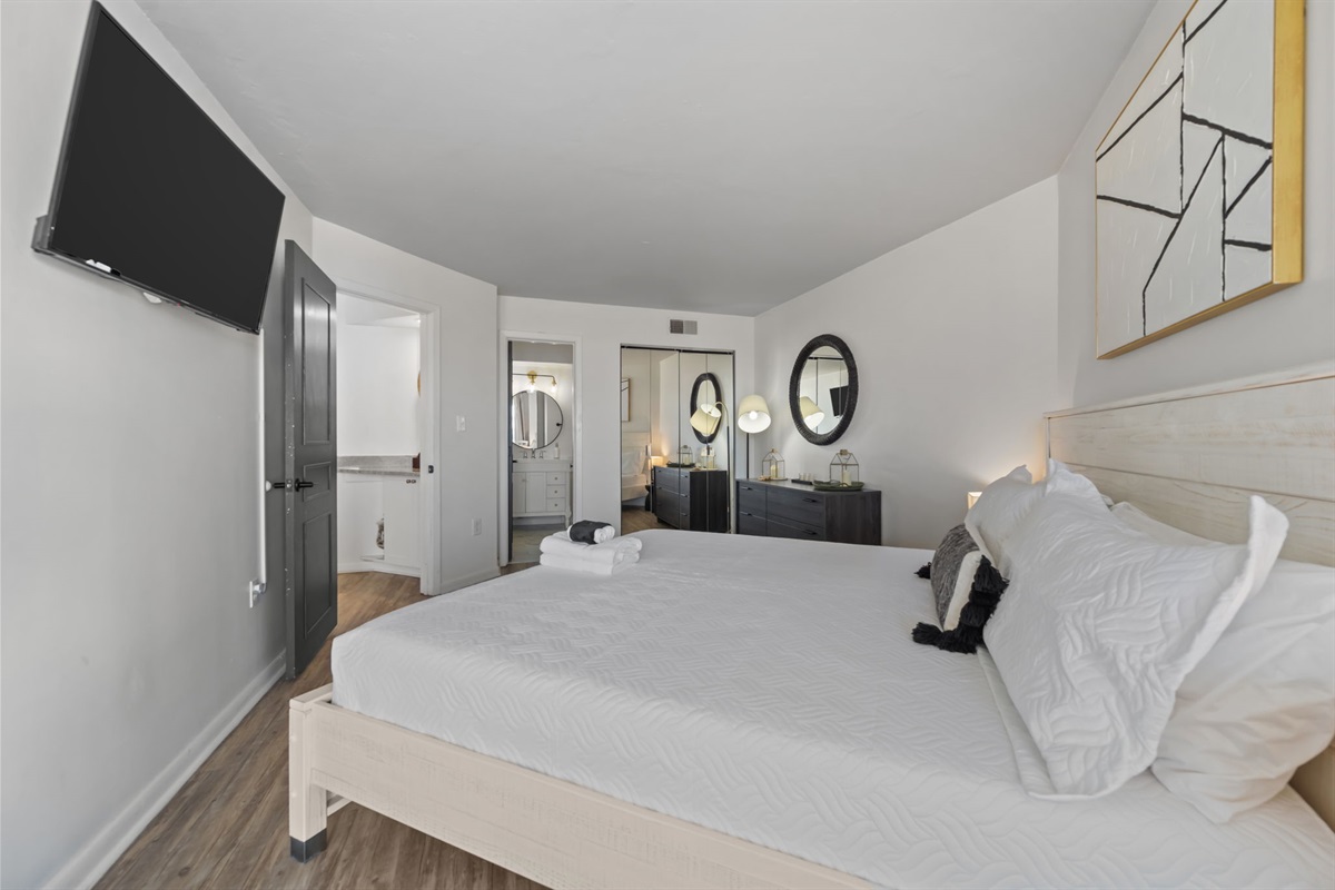 Spacious retreat with ensuite access, smart TV, and clean coastal style