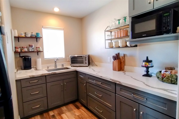 Stocked kitchen with complimentary coffee, snacks and more!!