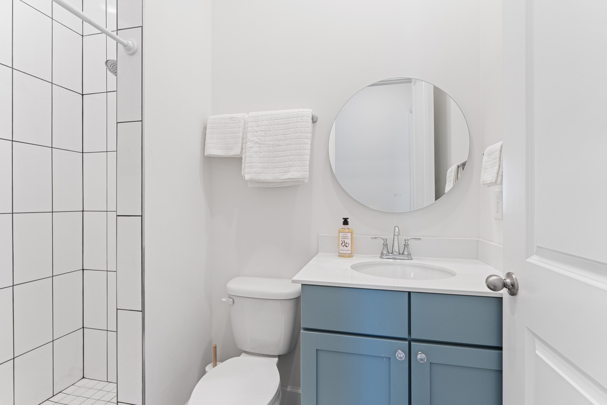 Fresh towels stacked and the shower waiting. A bright, clean bath just off the hall means muddy feet and sleepy kids get sorted fast, the little conveniences that keep a full house running easy all week.