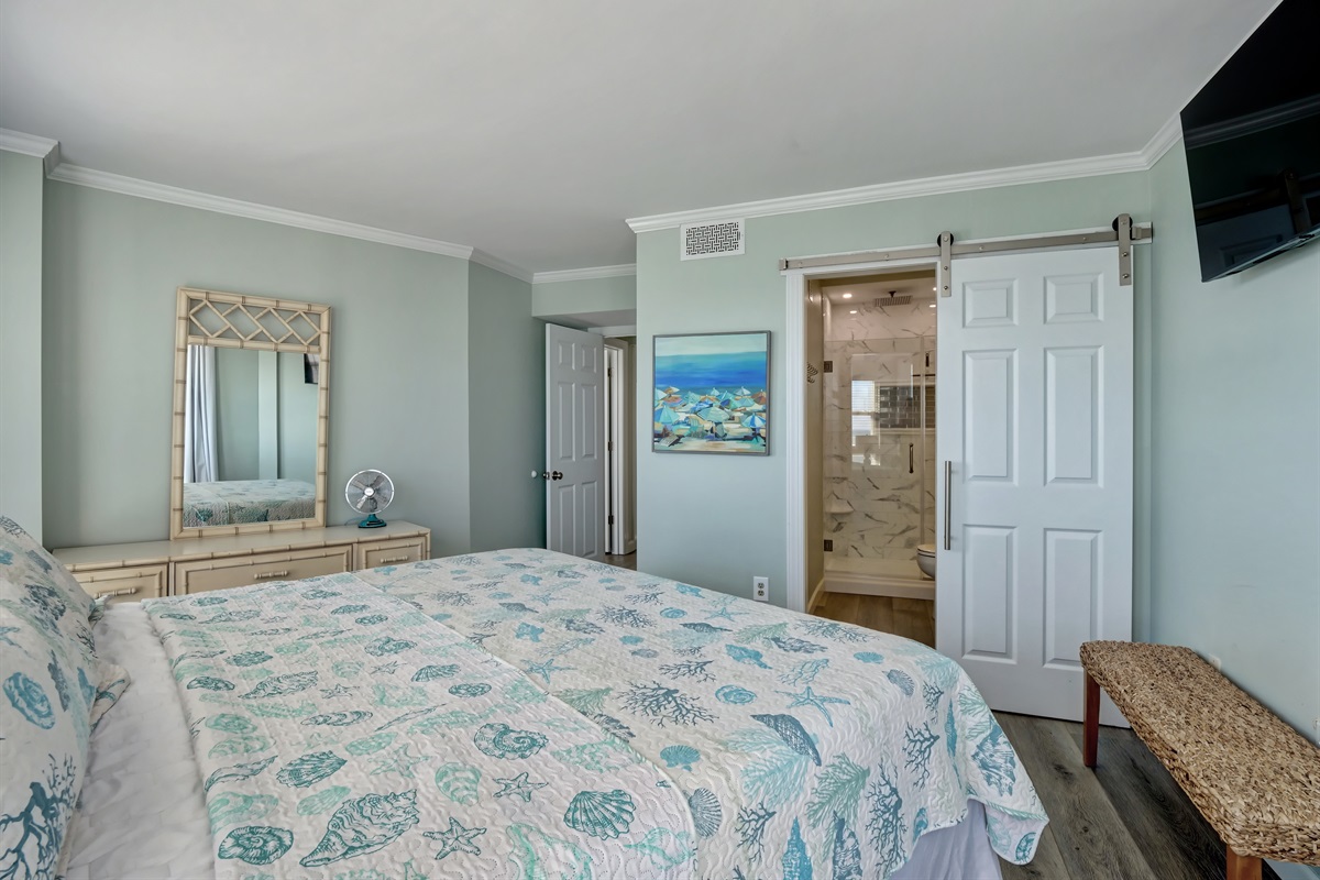 Oceanfront master with ensuite bathroom