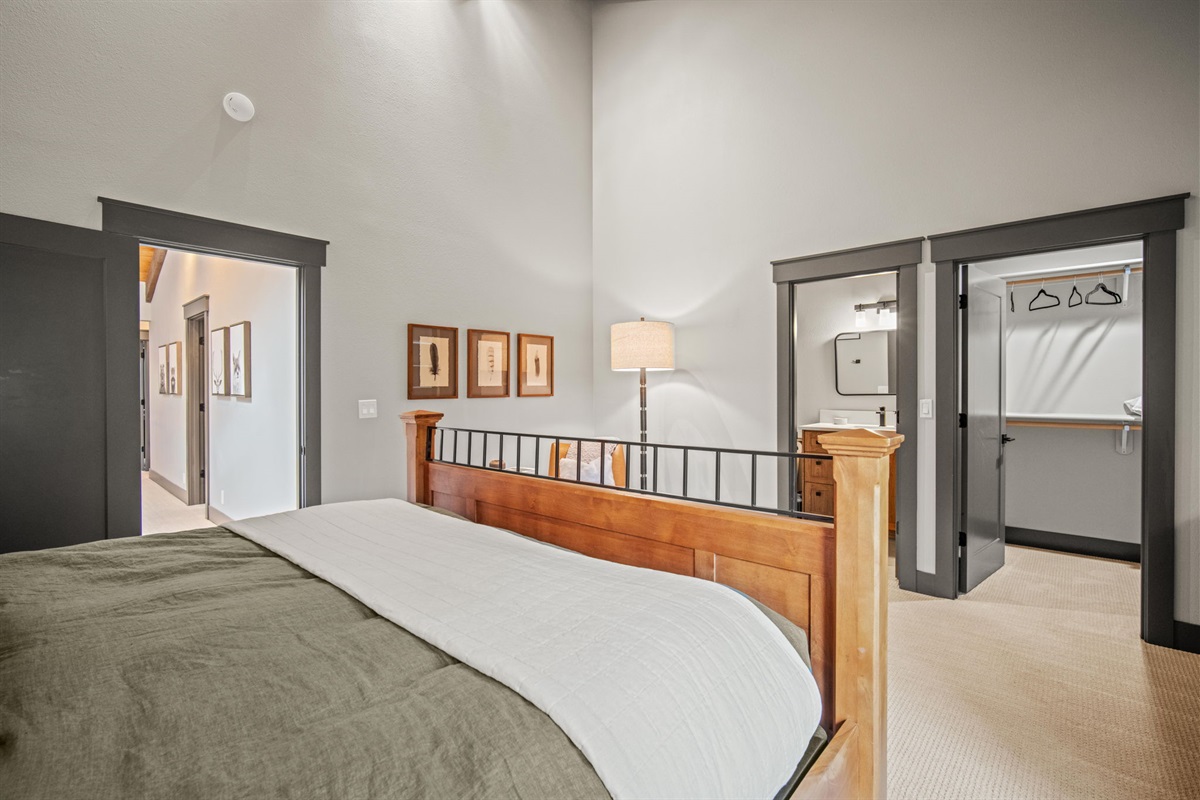 Upstairs: 4th Bedroom (King)