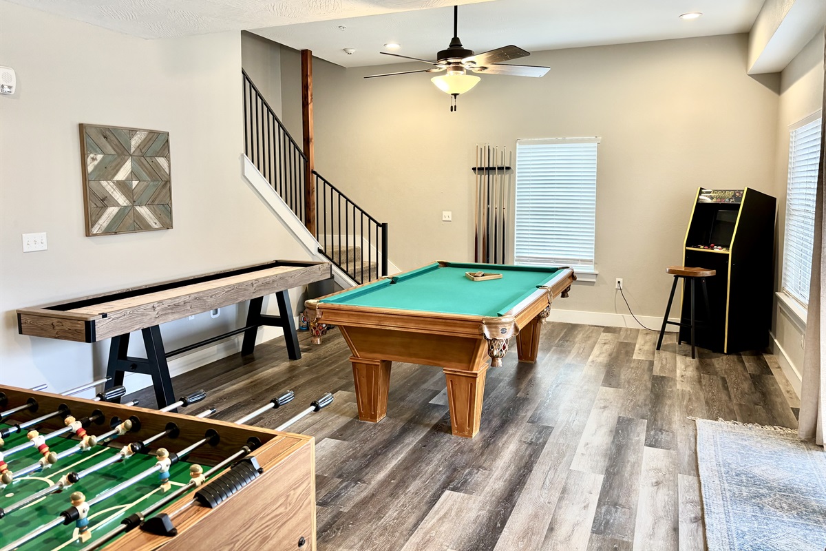 Lots of entertaiment! Pool, arcade machine, and fooseball!