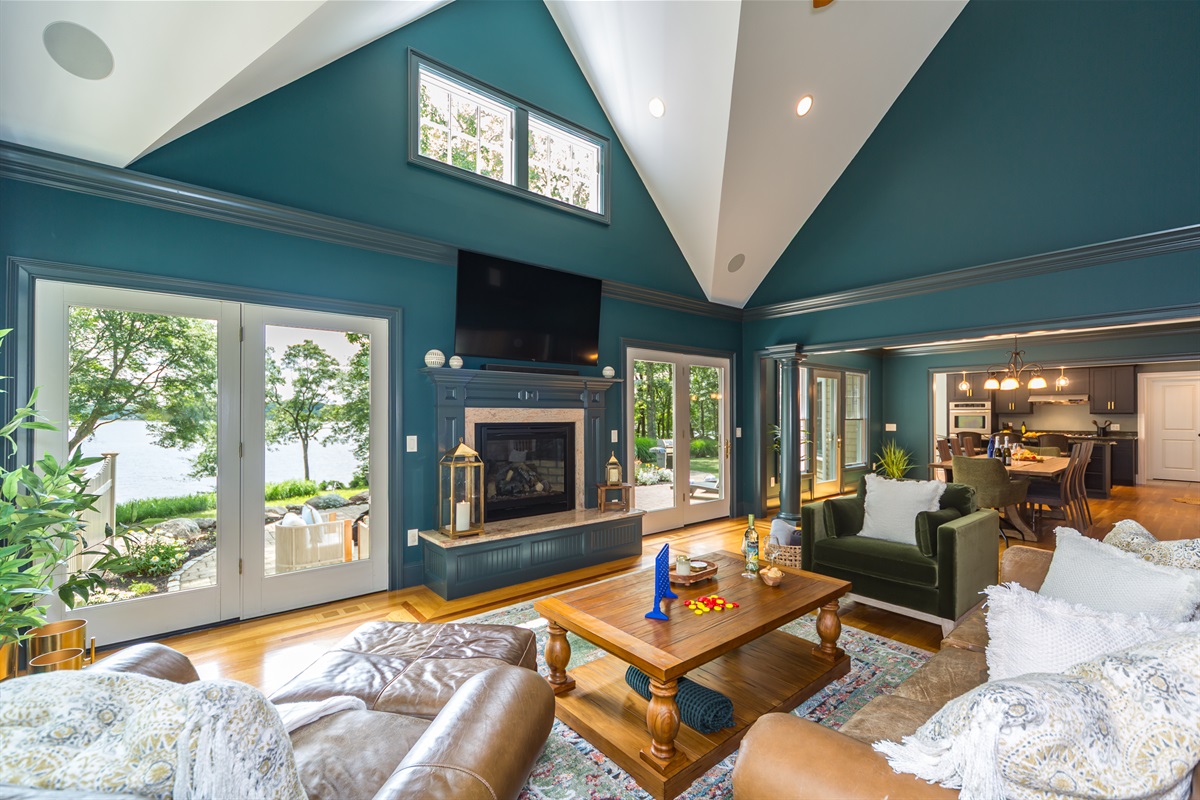 Views, vibes, and a comfy spot for everyone