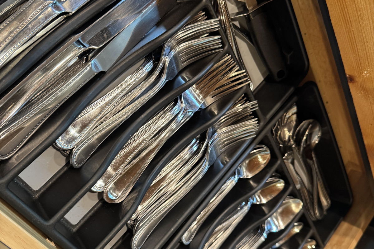 Plenty of utensils!