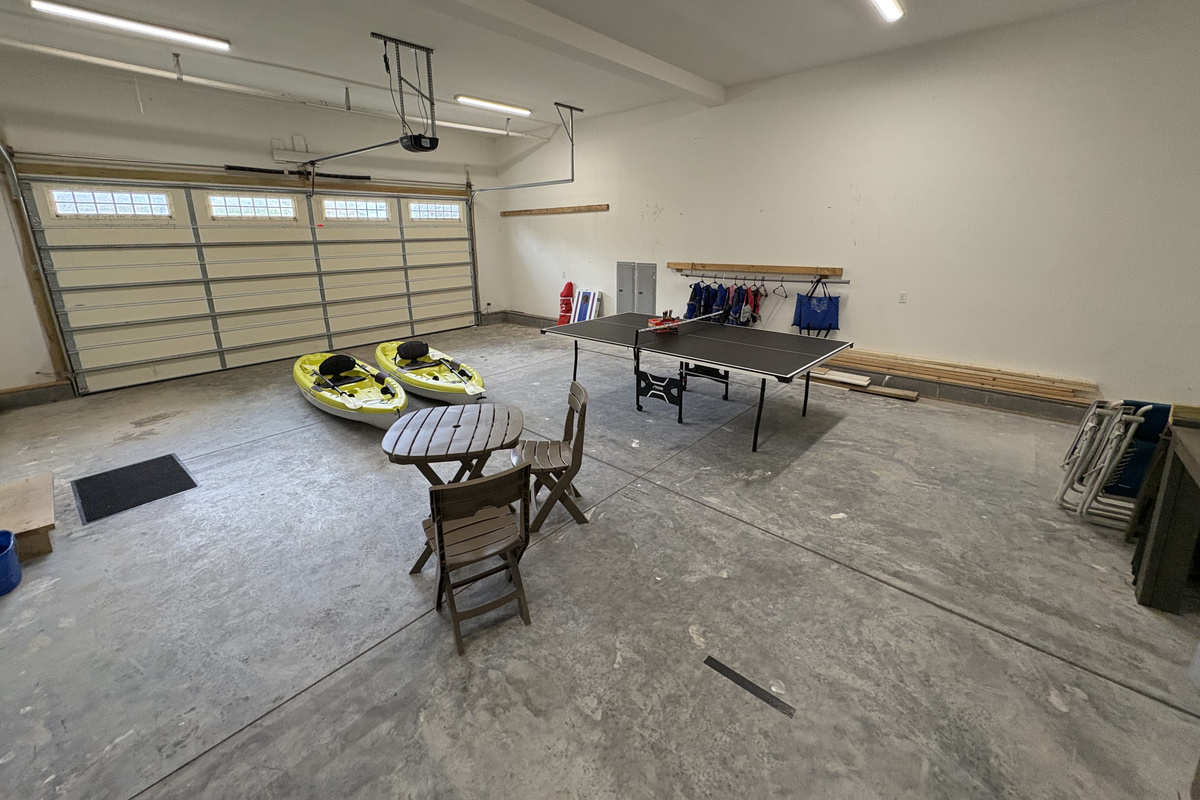 Garage with Ping pong table / kayaks