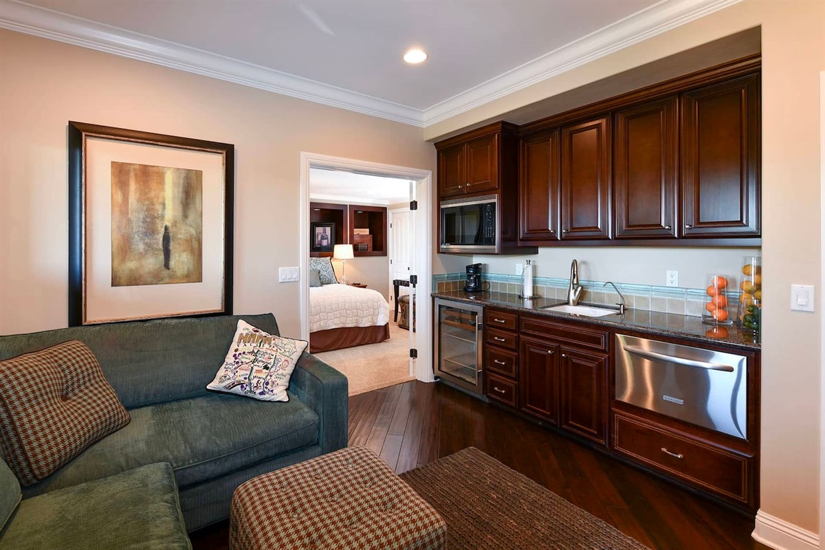 Bedroom suite 4 with living area, kitchenette, queen bed and full bathroom.