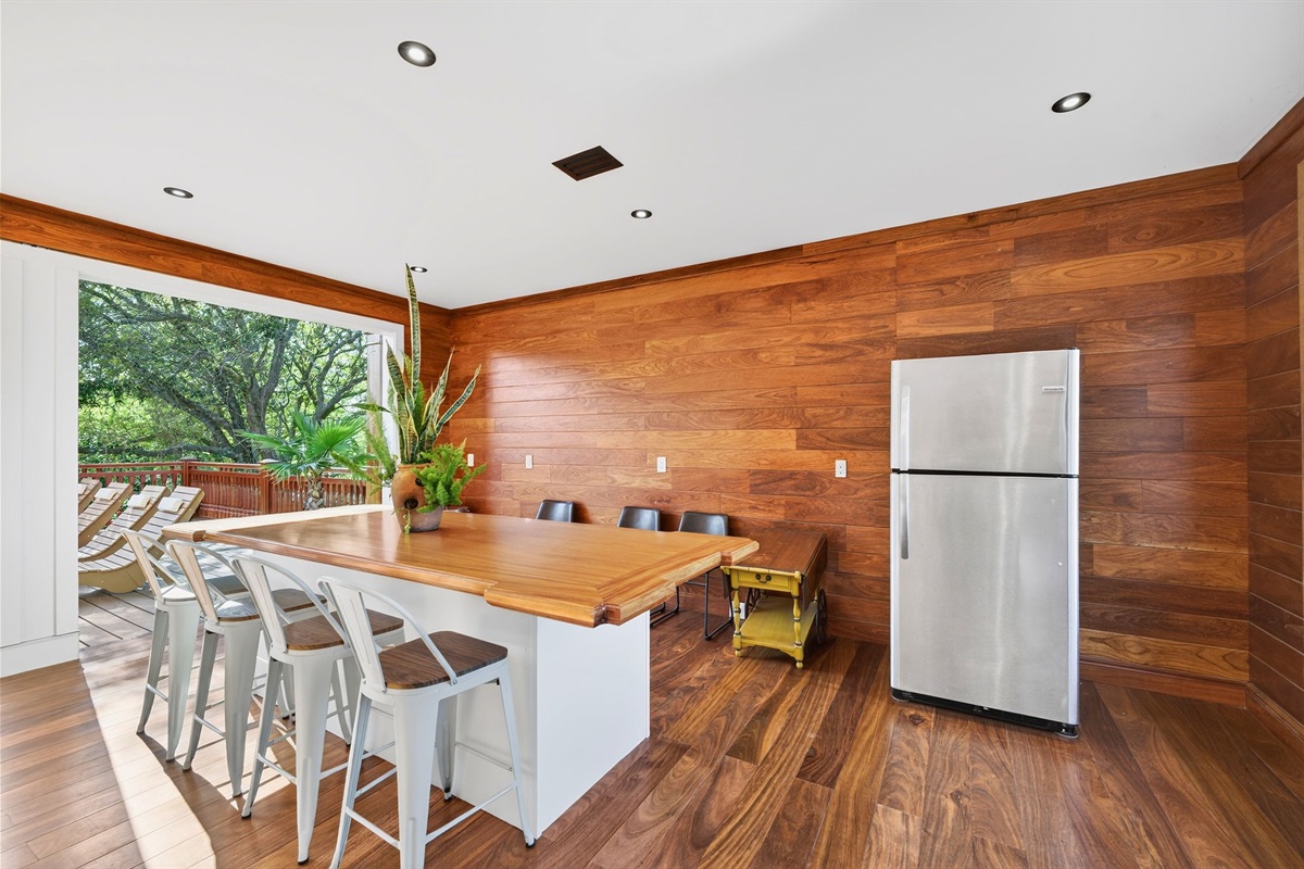 Outdoor Dining | Rosewood Retreat | 2605 Palm Blvd, Isle of Palms, SC | IOP Escapes