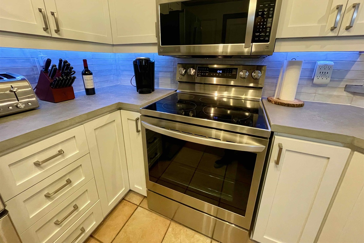 Keurig, Henckel knives, LG oven with built-in Air Fryer!