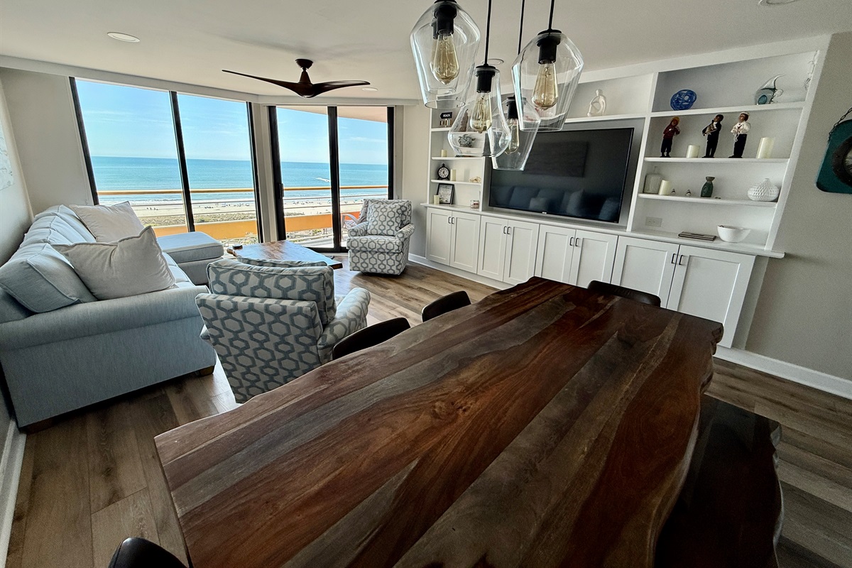 Oceanfront Living Room/Dining Area