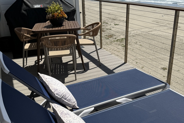 Stainless steel grill & al fresco dining for 4 with a glorious view!