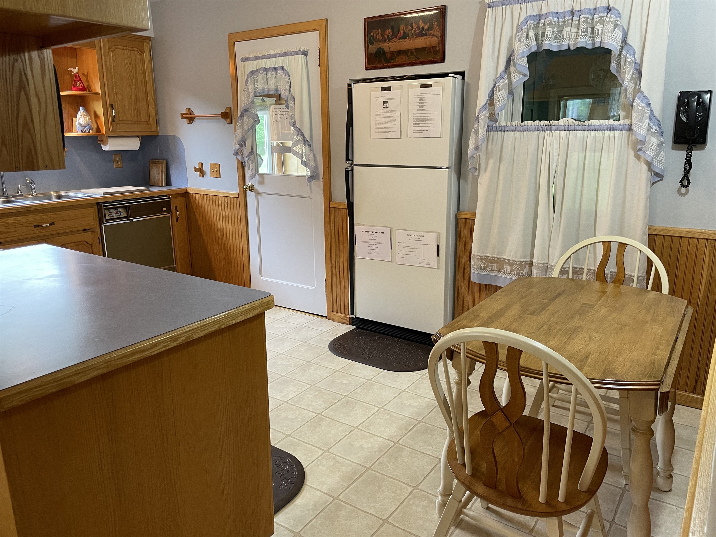 Eat-in Kitchen