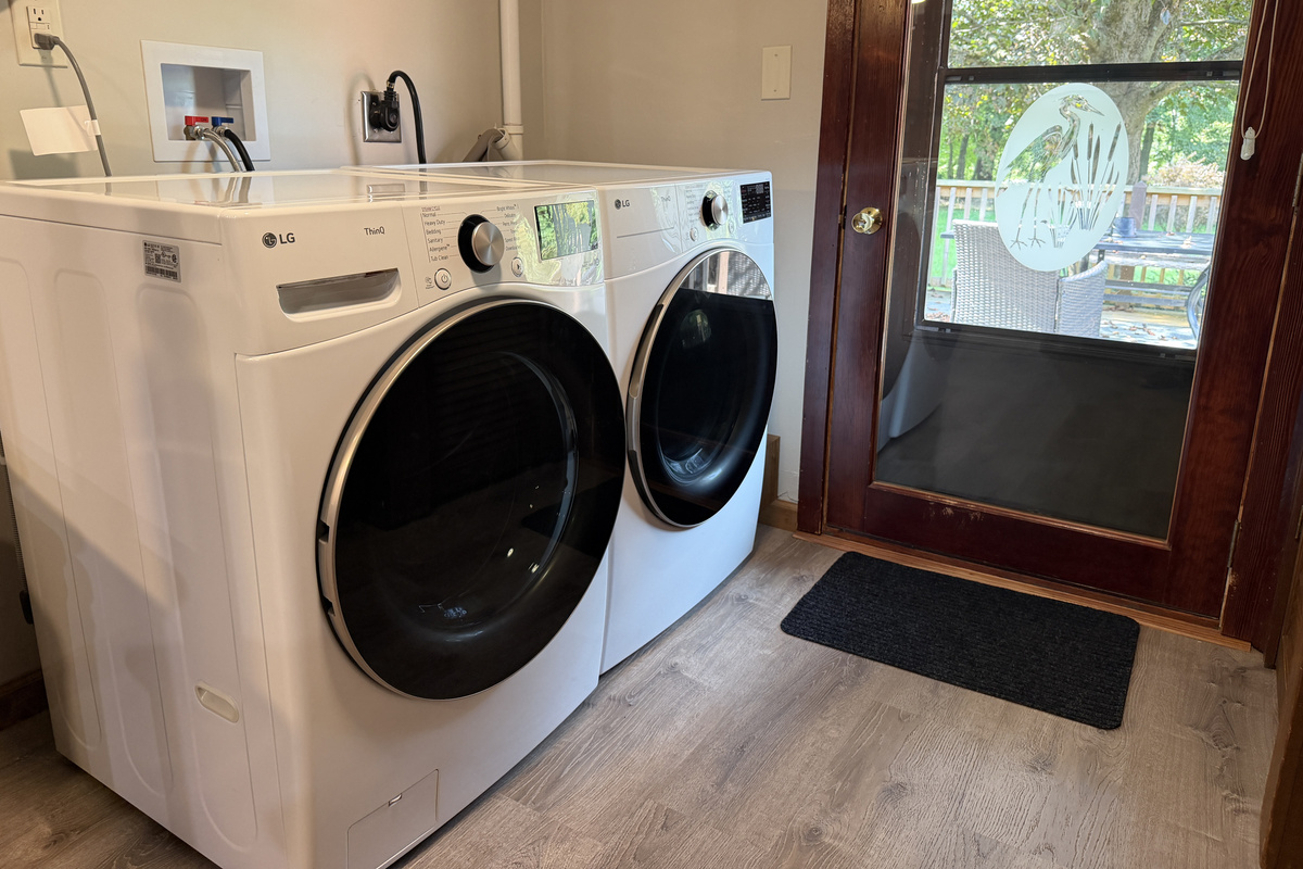 Laundry room off kitchen