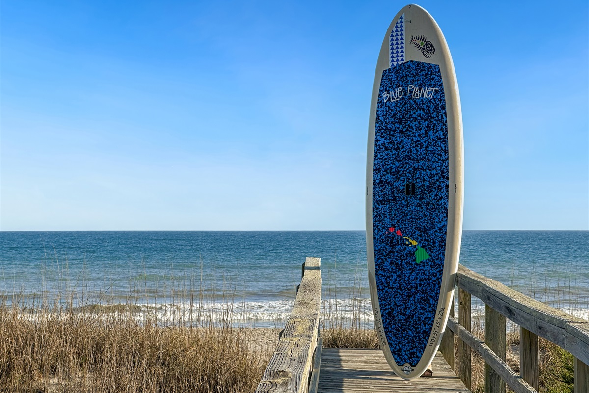 Vacation with clear waters and sandy beaches? Check!
