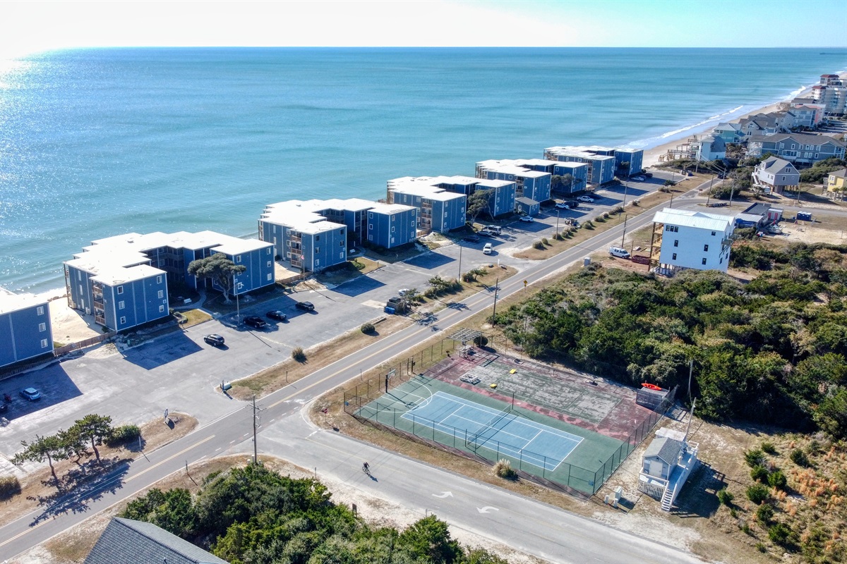 Topsail Reef HOA features tennis, basketball, and cornhole facilities