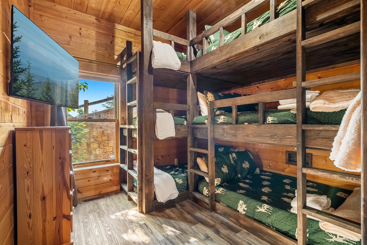 This level comfortably sleeps up to 18 guests, featuring two bunk rooms each equipped with 2 triple twin bunks and 1 triple full bunk&mdash;ideal for group gatherings or kid-friendly sleepovers in the mountains.