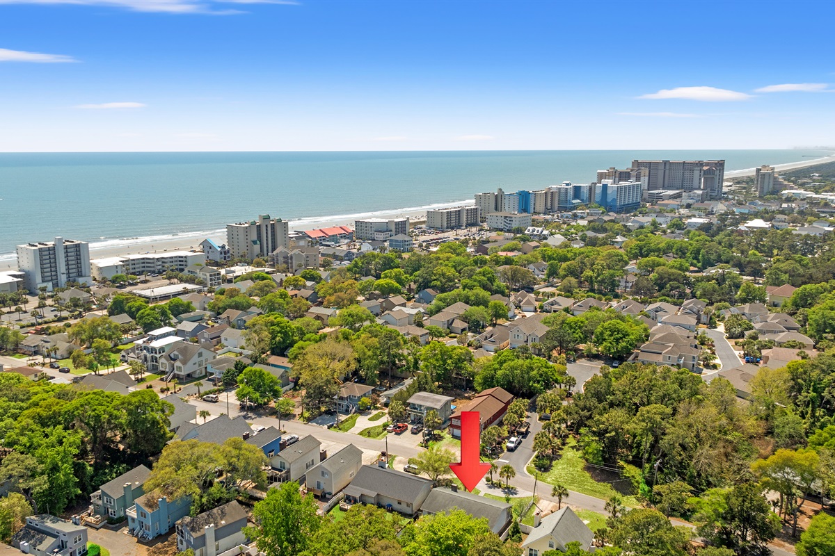 Private Home - two blocks walk to Windy Hill beach