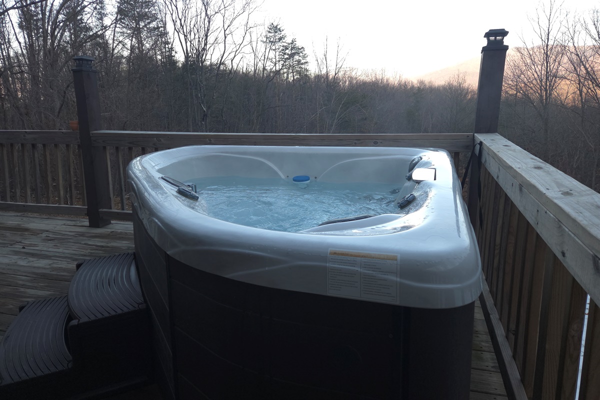 Relax in the hot tub on the spacious deck and take in the beauty of nature and the stunning views.
