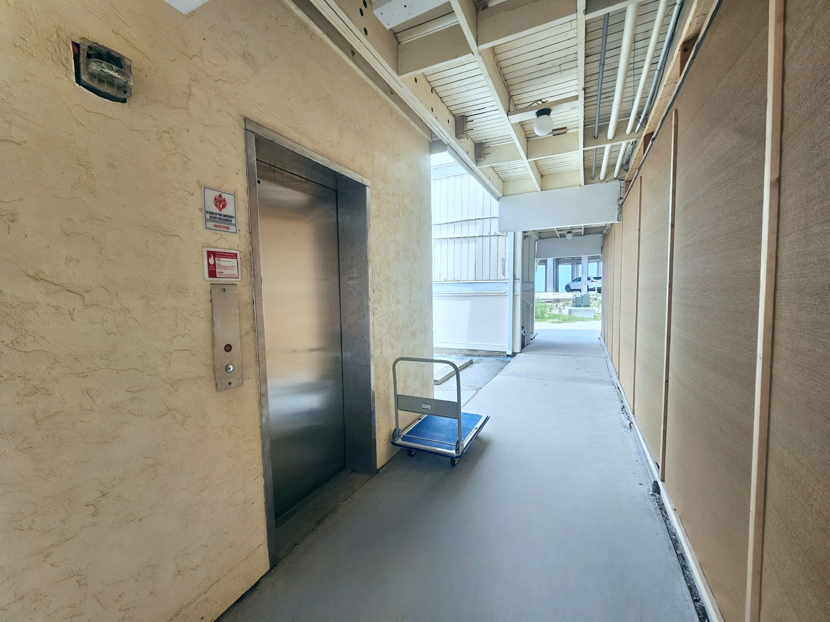 Elevator and luggage cart for convenient access