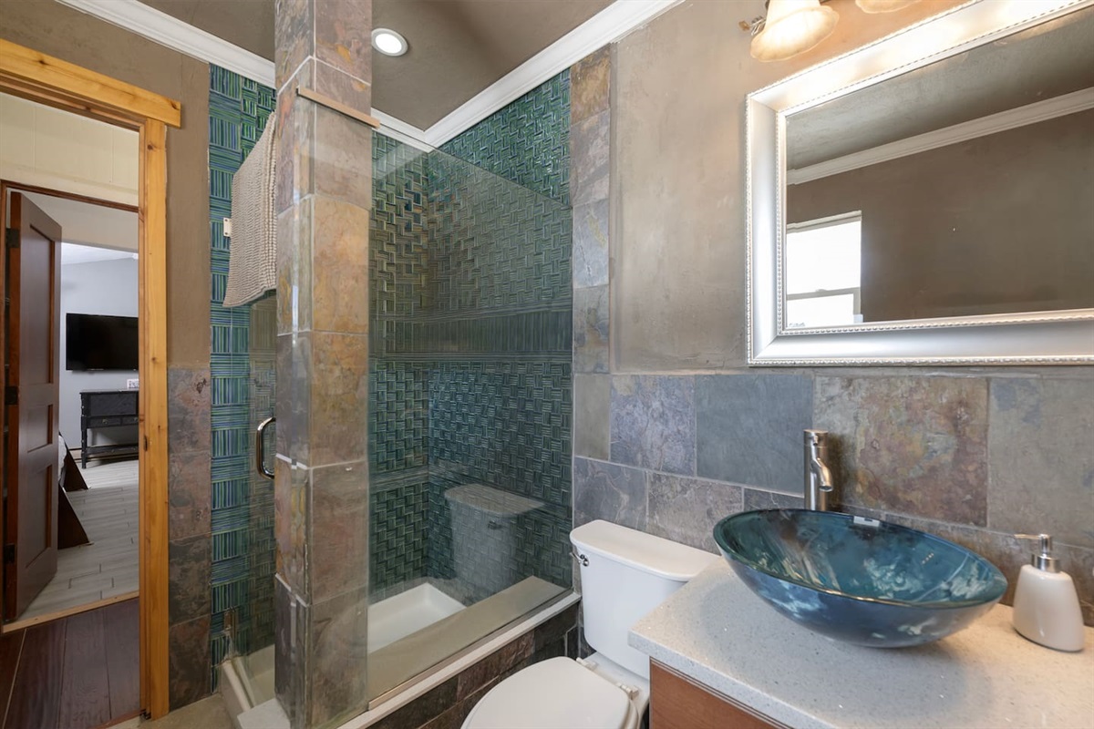 Bath shared for bedroom 10 and 11