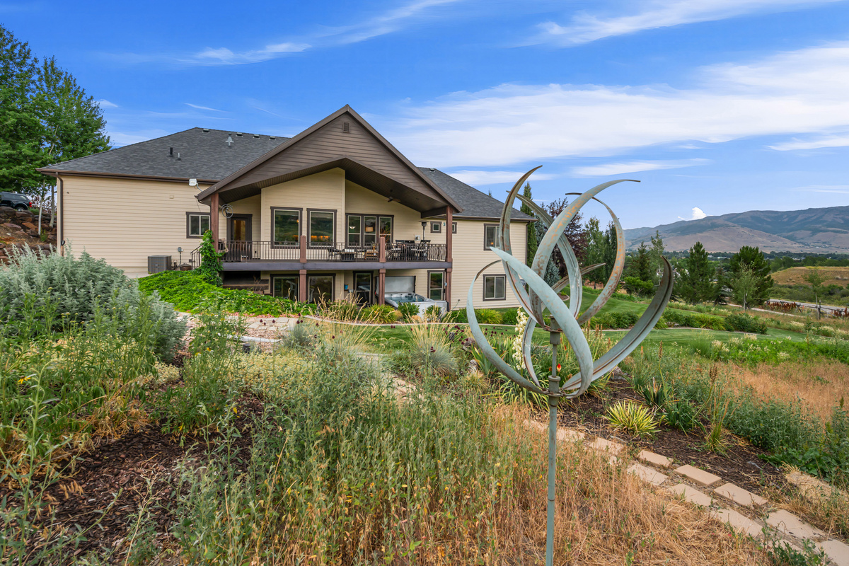 Luxury mountain retreat in the Chalets at Edgewater, ideally located near Pineview Reservoir, Snowbasin, Powder Mountain, Nordic Valley, and year-round outdoor recreation.