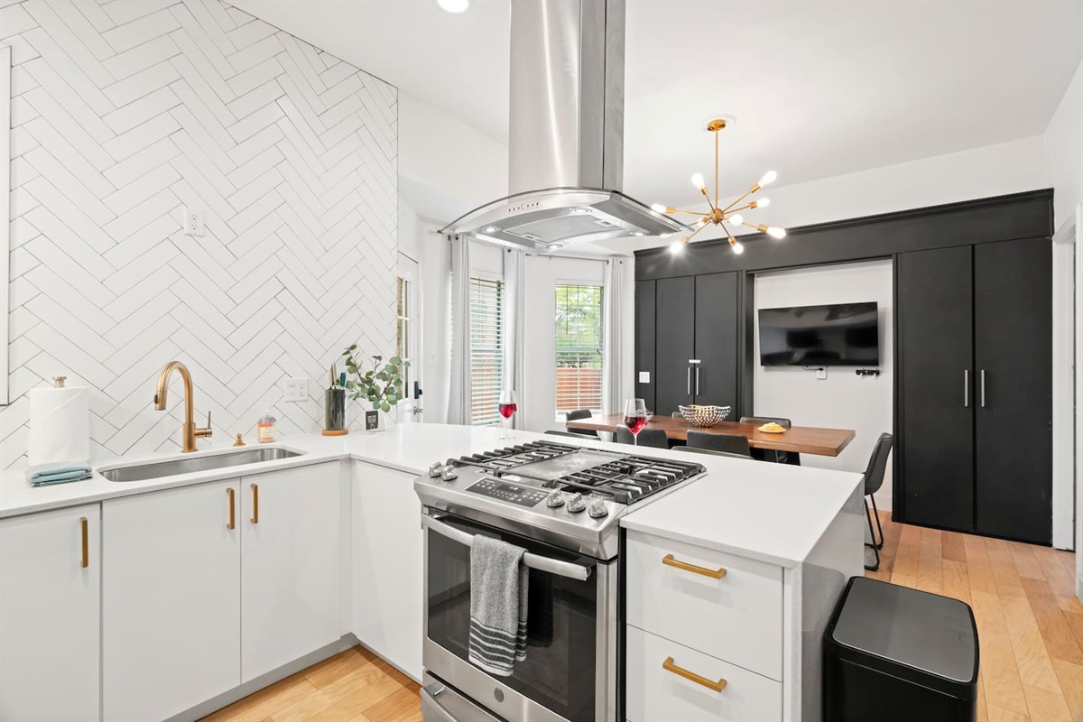 "Beautiful Victorian with modern touches in the kitchen." - Subhash (December 2023)