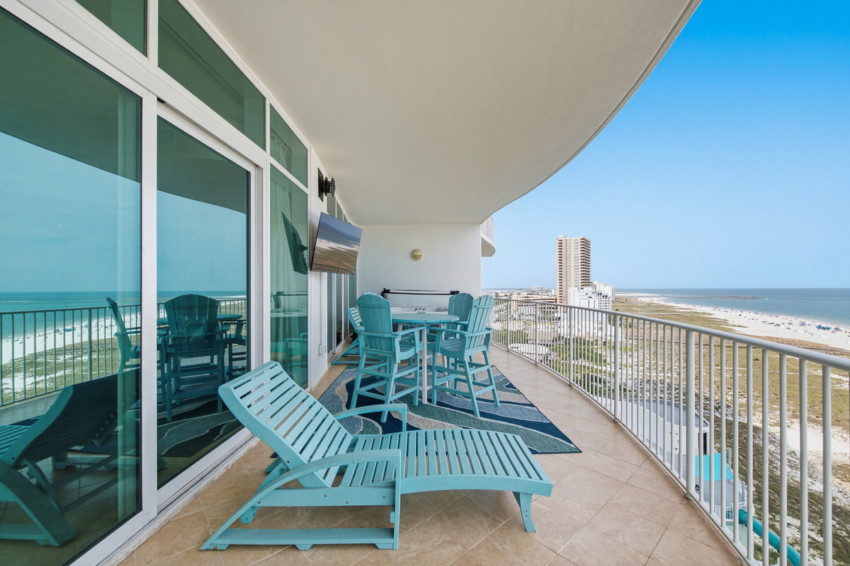 Private balcony with hot tub, grill, TV