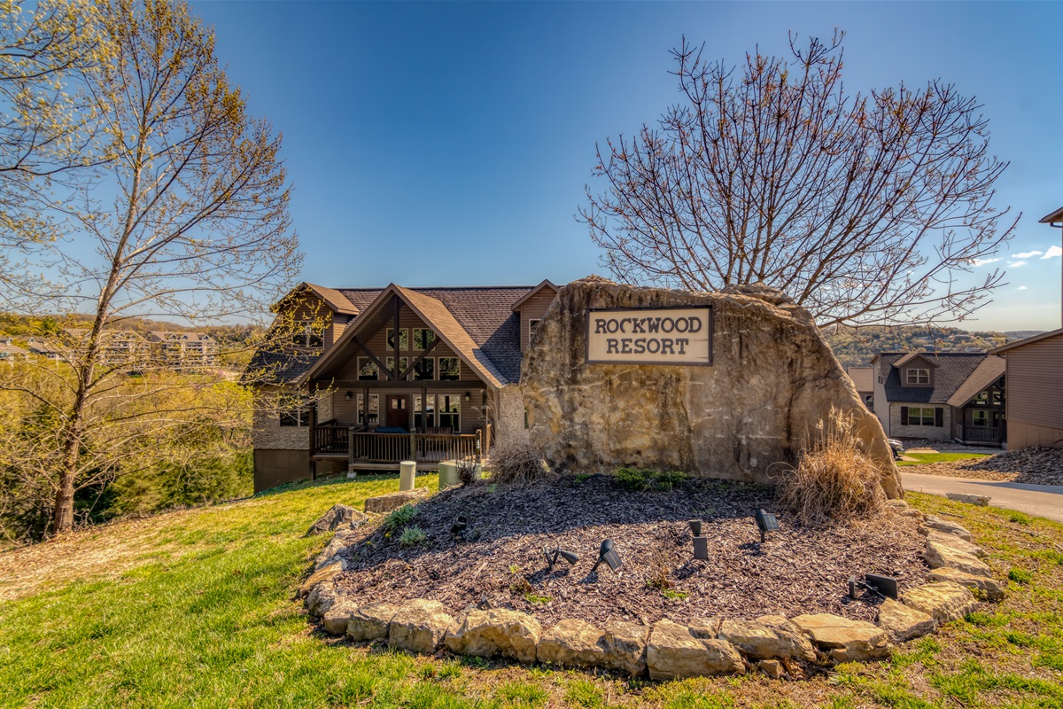 Located in Rockwood Resort, so close to Silver Dollar City