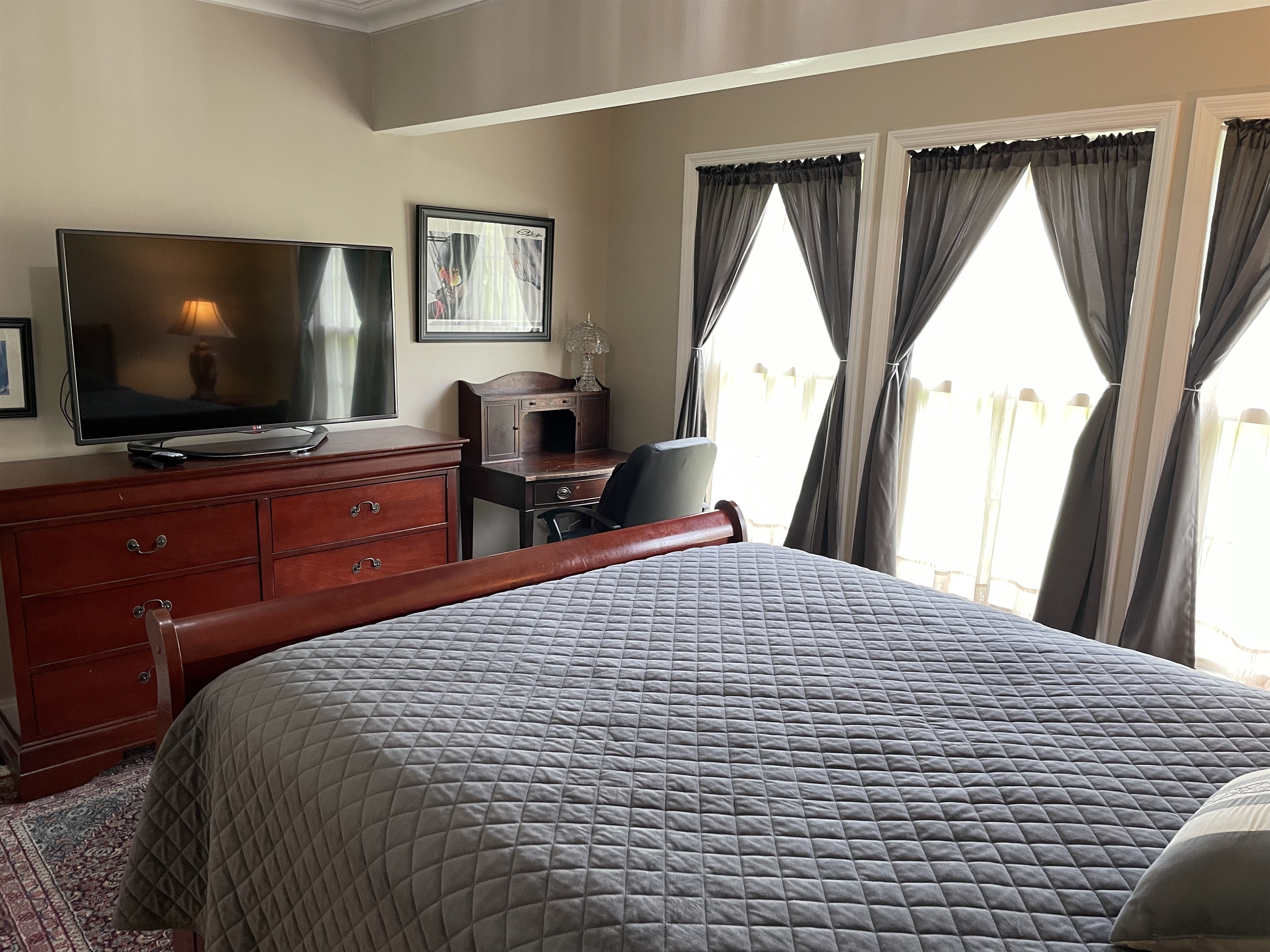 2nd floor Queen bedroom #3