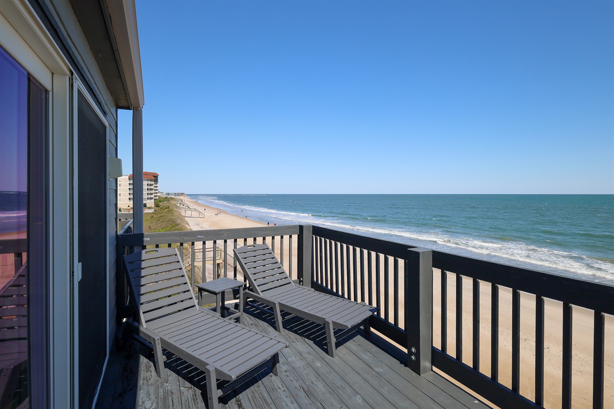 Lounge Chairs for ultimate sunbathing