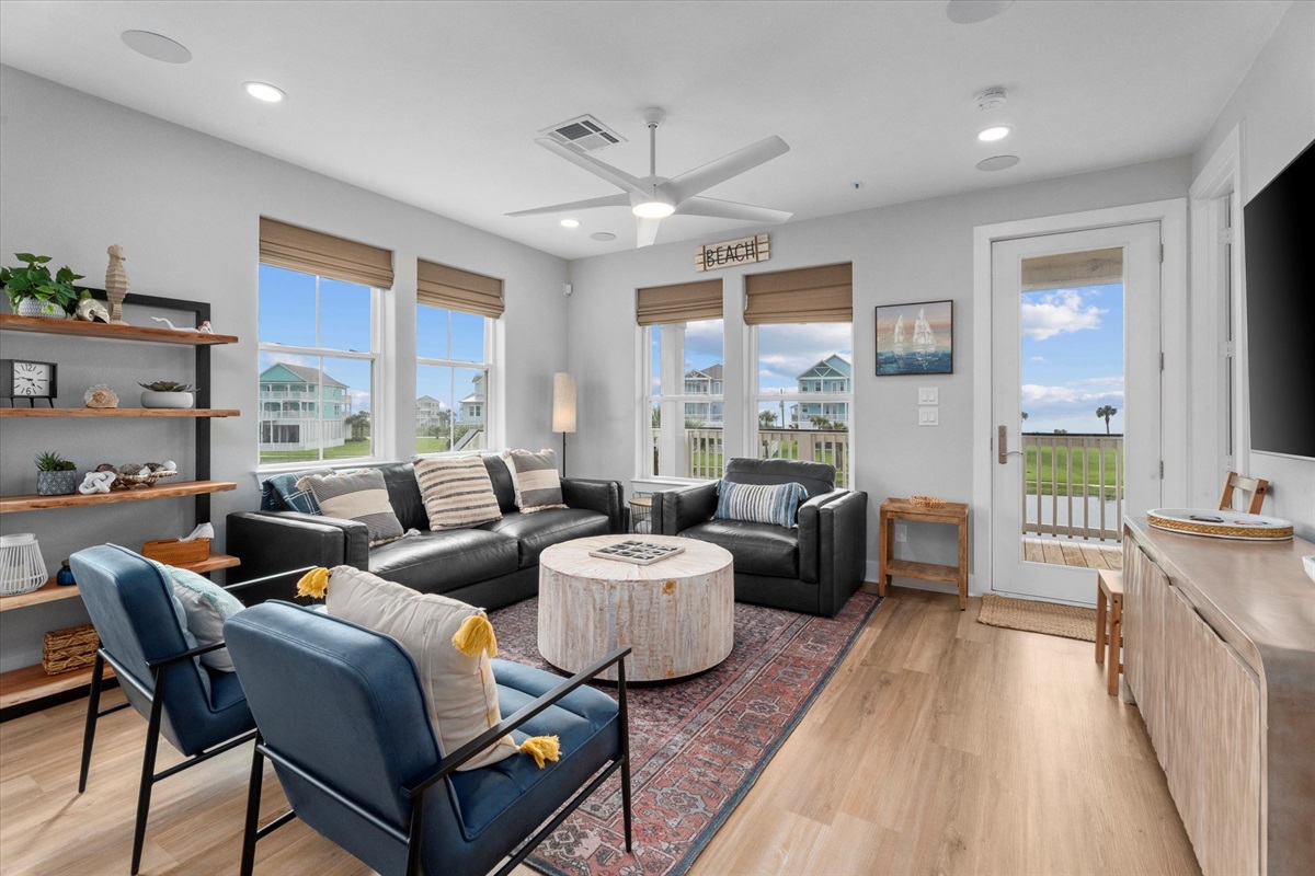1309d086eb6c46faa0743f559f9532cf Large | Beachhouse | Texas | TX | Vacation Homes | Galveston | Crystal Beach | Kokomo | Breezy Days | Beachfront Elegance | Sunrise Serenity | Southern Sands Property Management, LLC