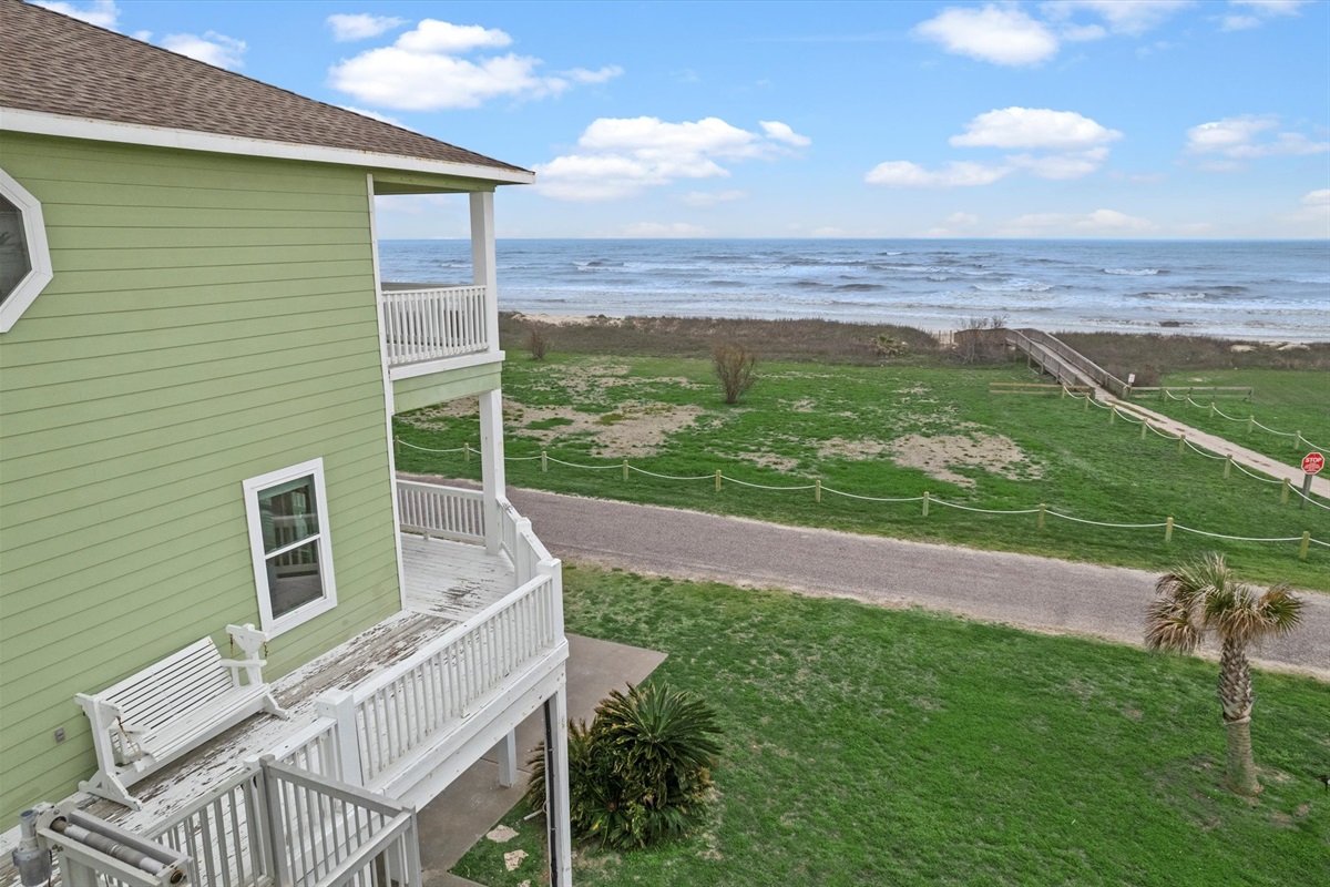 1314952326a44fffa56830be4a1cb3ca Large | Beachhouse | Texas | TX | Vacation Homes | Galveston | Crystal Beach | Kokomo | Breezy Days | Beachfront Elegance | Sunrise Serenity | Southern Sands Property Management, LLC